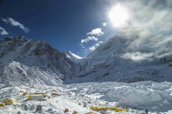 Qomolangma not officially closed to climbers, Nepal says