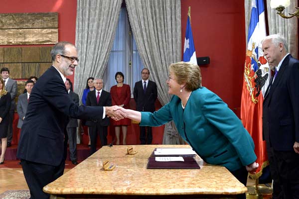 Chilean President Bachelet unveils new cabinet