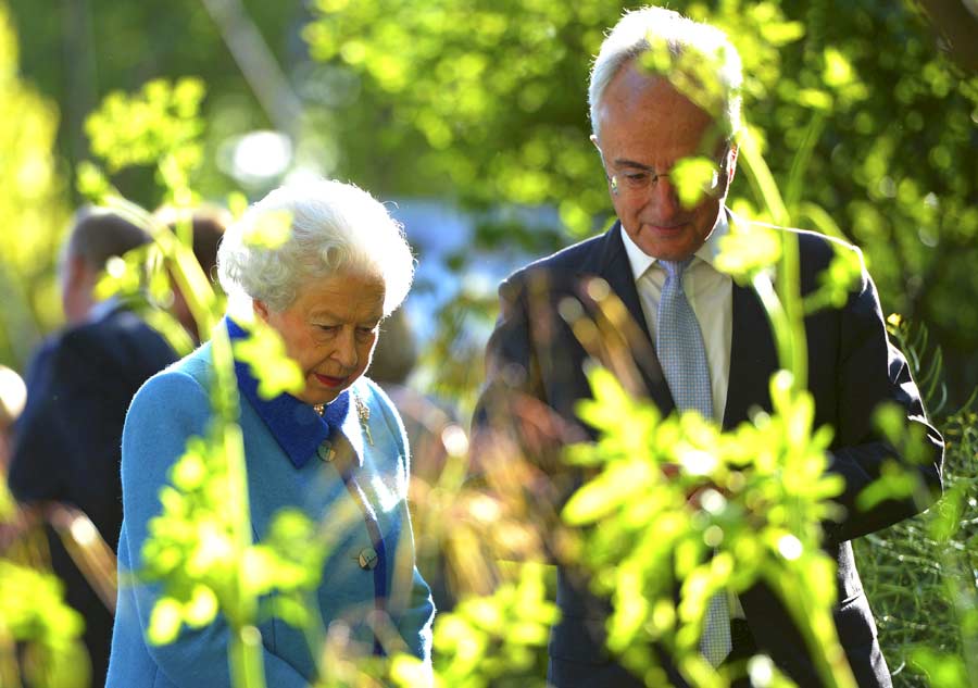 Royal family adds color to Chelsea Flower Show