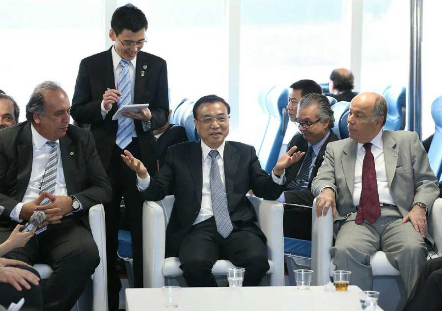 Premier Li meets entrepreneurs on China-made ferry in Rio de Janeiro