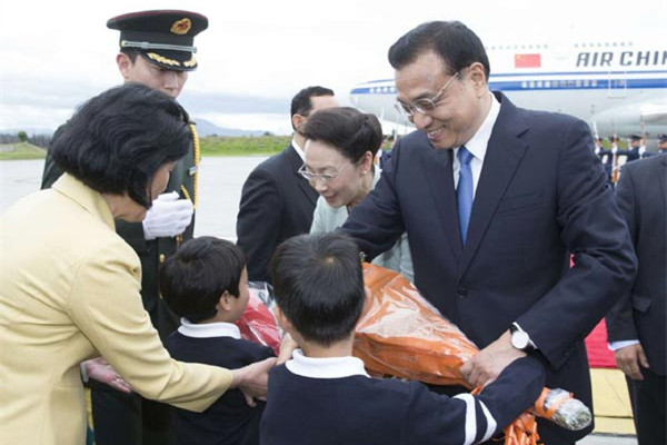 Premier Li arrives in Bogota to start official visit to Colombia
