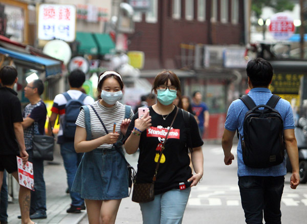 S.Korea keeps record-low rate on hold after MERS outbreak