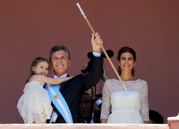 Macri sworn in as Argentina's new president, calls for unity, dialogue