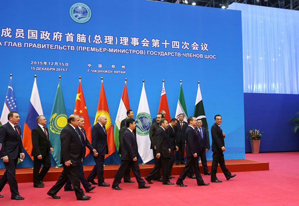 Leaders pose for group photo at SCO meeting