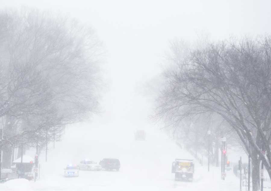 Storm grips New York after dumping 2 feet of snow on Washington