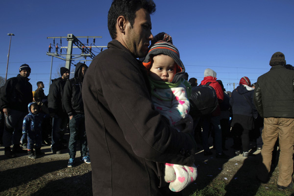 Migrant tensions rise at the Macedonian-Greek border