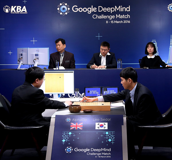 AlphaGo beats Lee Sedol in 2nd match