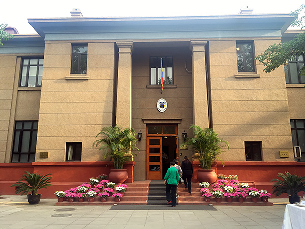 Thousands of flowers flown from Colombia to Beijing for showcase