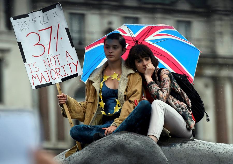 London protesters reject Brexit, stand with EU