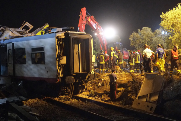 25 killed, 50 injured as trains collide in Italy