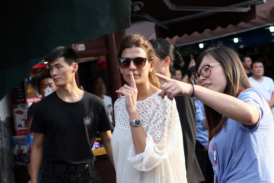 First Ladies shopping in Hangzhou