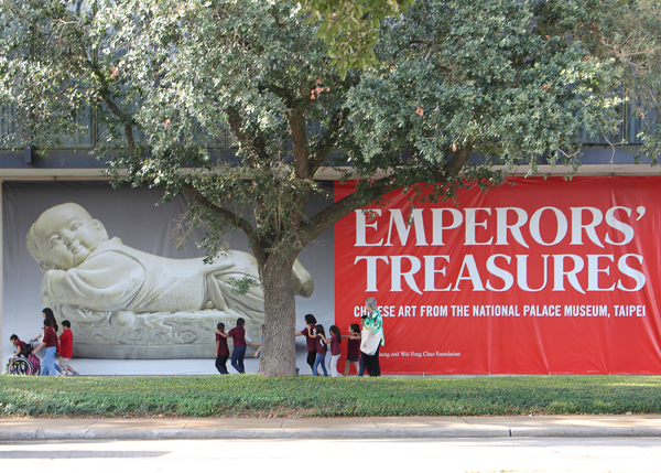 Emperor's riches show heads to Houston museum