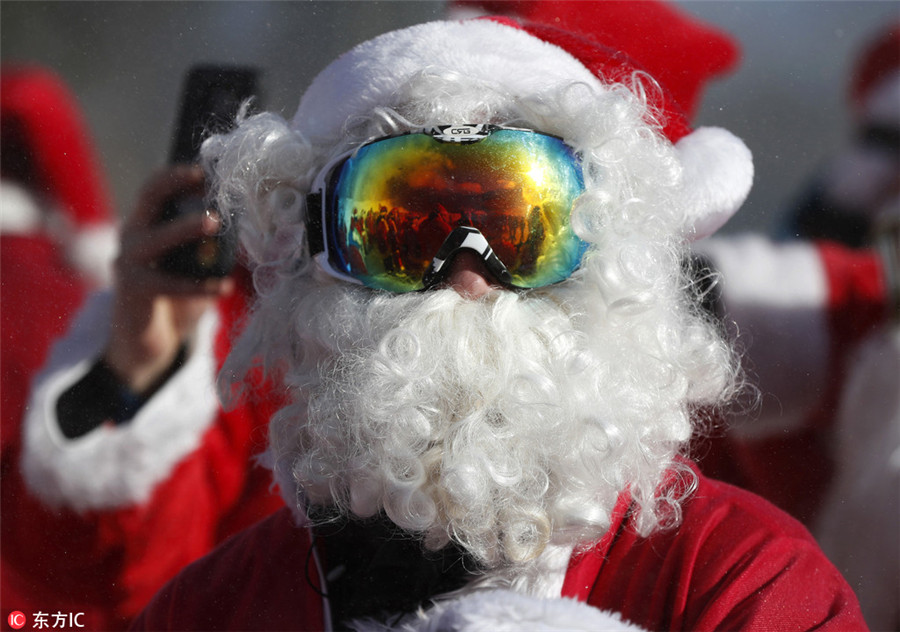 Santas ski for charity fund-raising in US