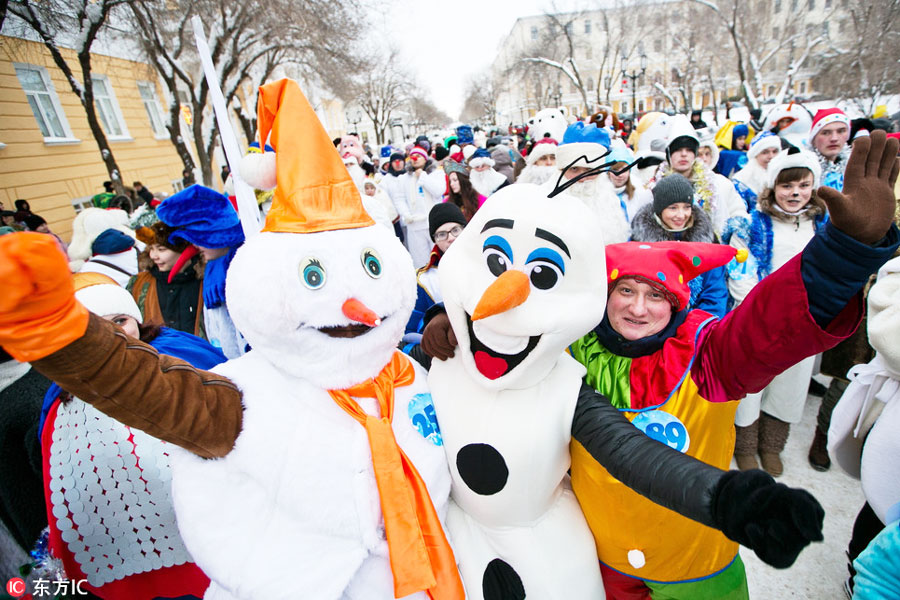 Snowman march adds color to chilly Russia