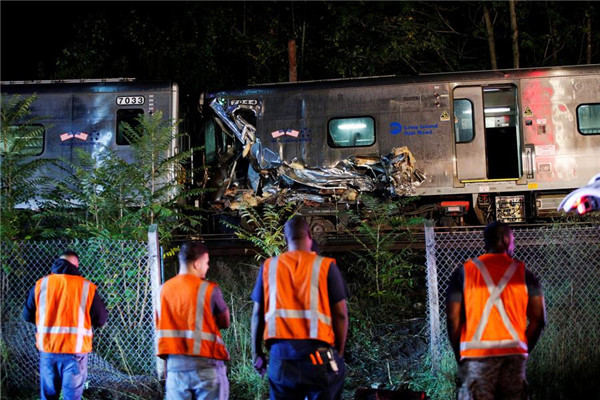 New York train derailment injures more than 100 commuters