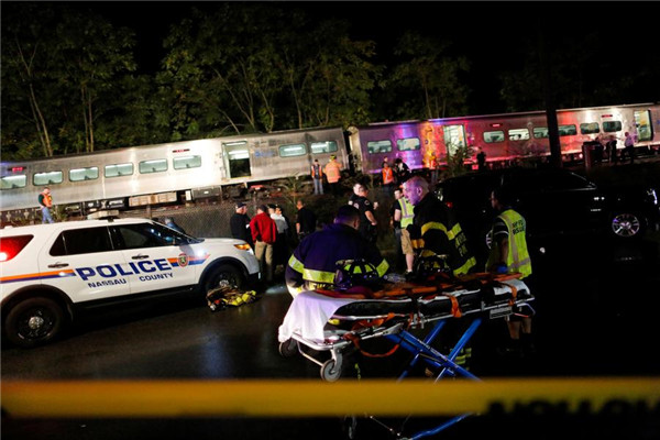 New York train derailment injures more than 100 commuters