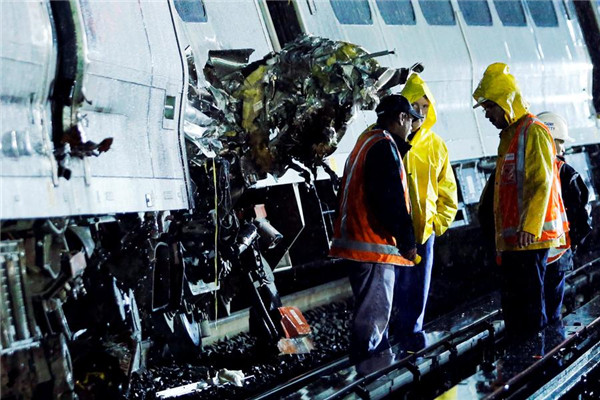 New York train derailment injures more than 100 commuters