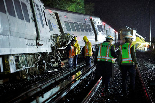 New York train derailment injures more than 100 commuters