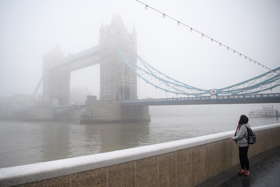Fog descends across London, forces flights cancellations