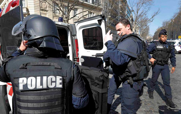 Letter bomb explodes at France office of IMF, injuring 1