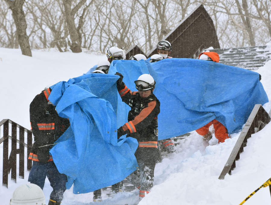 8 killed after avalanche hits E. Japan, 40 others injured