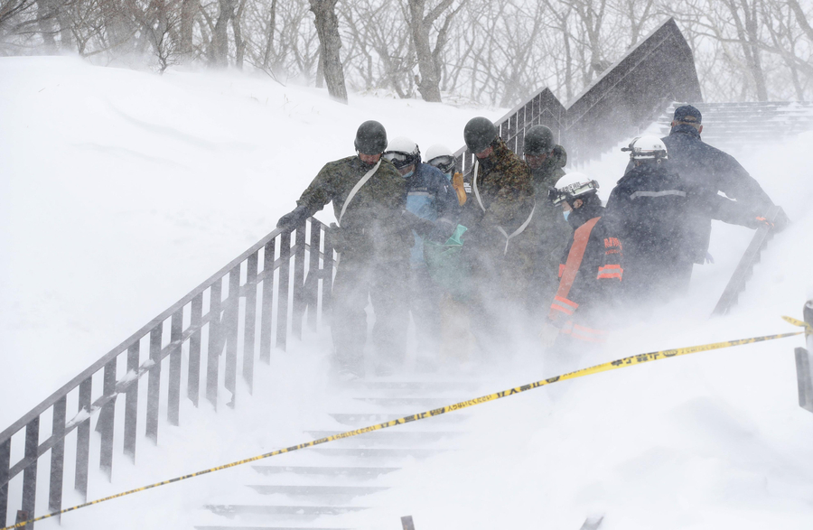 8 killed after avalanche hits E. Japan, 40 others injured