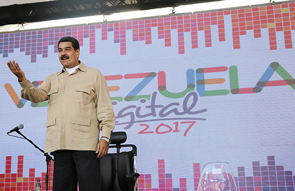 Venezuela's Maduro vows to fix court row within hours