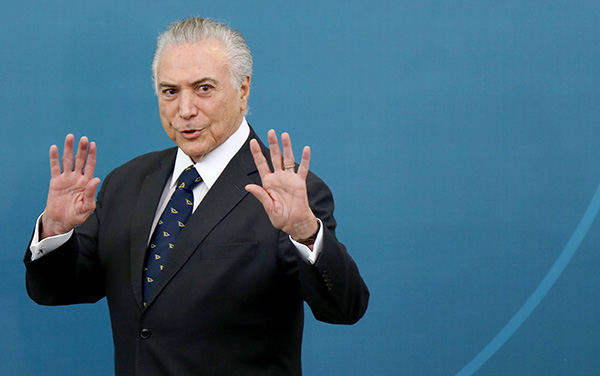 Brazilian government's approval rating falls to 10 pct