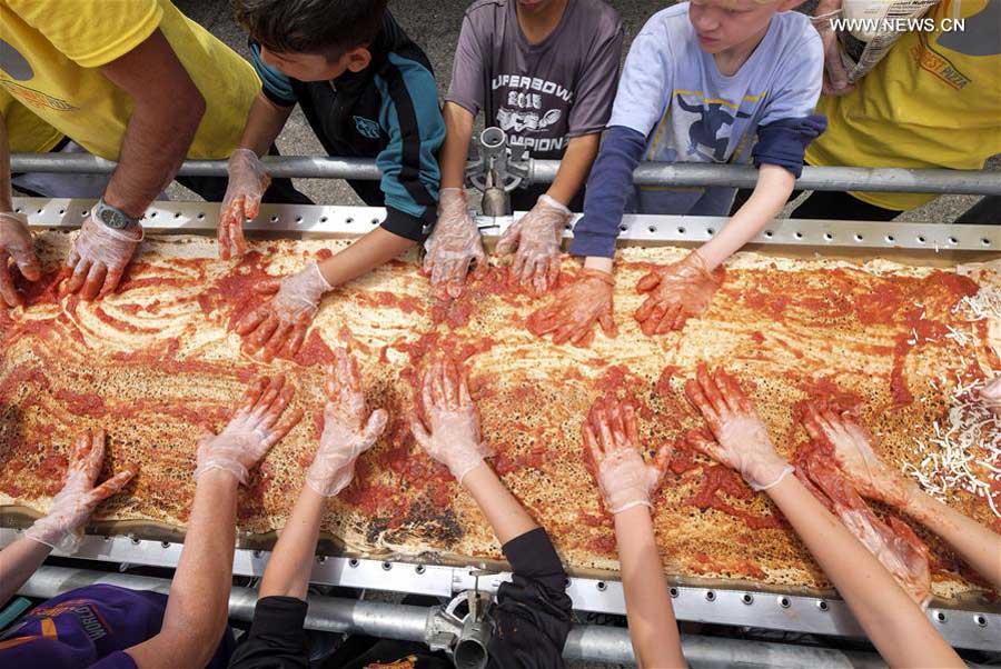 World's longest pizza breaks Guinness Records in US