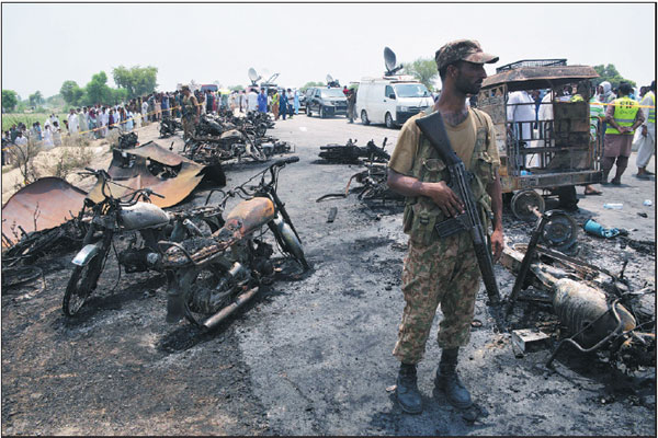 Oil truck explosion kills 146 people in Pakistan