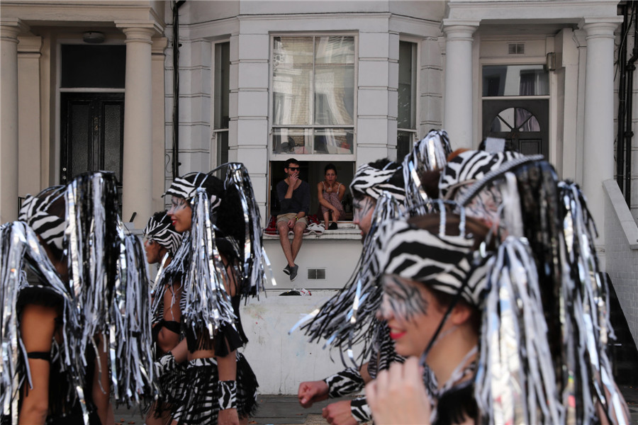 Thousands revelers enjoy colorful Notting Hill Carnival