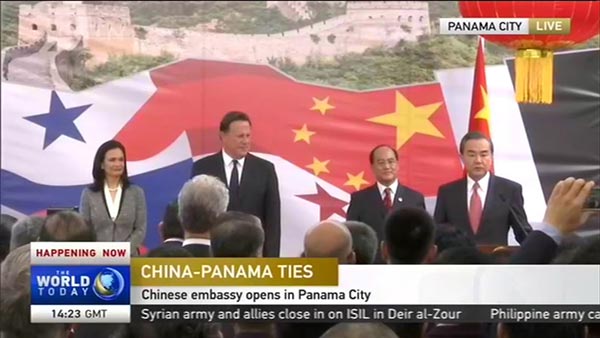 FM Wang visits Panamanian president