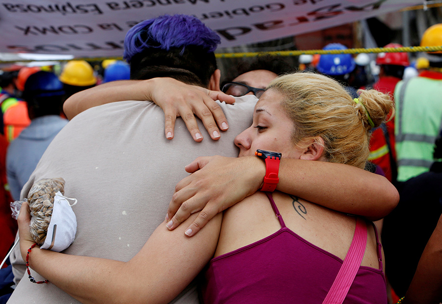 Mexicans dig through collapsed buildings as quake kills 225