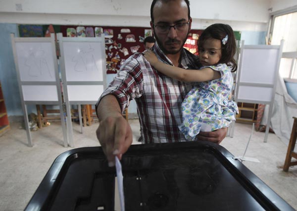 Egyptians cast votes to pick president