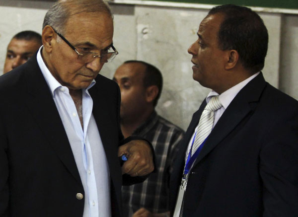 Egyptians cast votes to pick president