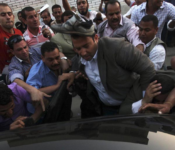 Egyptians cast votes to pick president