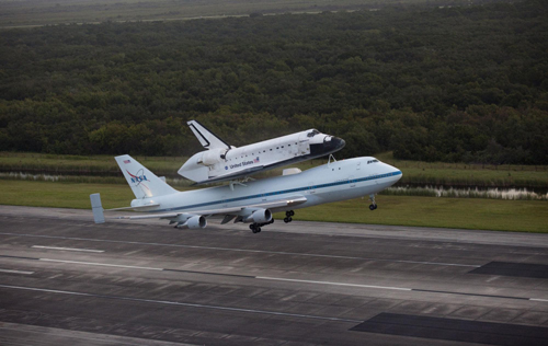Retired space shuttle Endeavor makes stopover in Houston