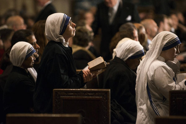 Midnight Christmas mass held in New York