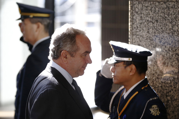 Japan, US begin talks on revising defense guidelines