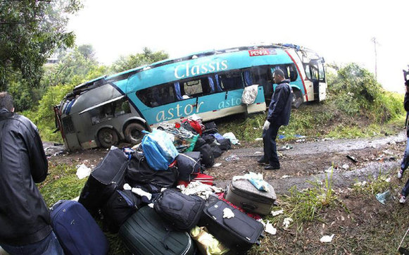 At least 14 people killed in Brazilian bus plunge