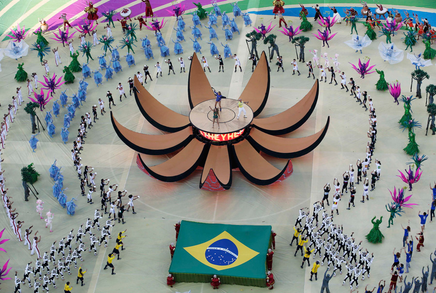 World Cup 2014 kicks off with colourful ceremony