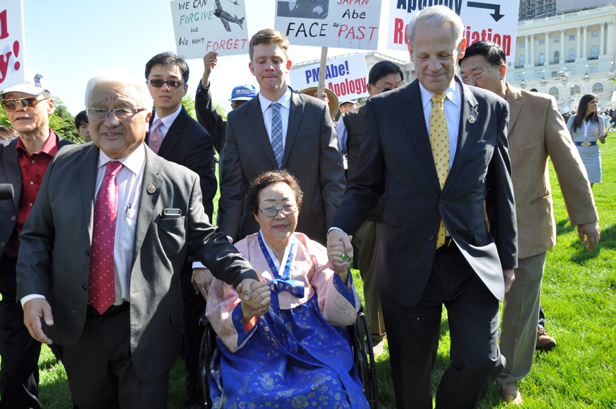 'Comfort women' survivor attends protest of Japan PM