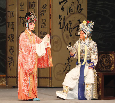Hamlet decked out in Peking Opera