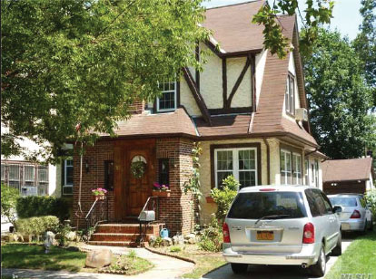 Trump childhood home sold to Chinese buyer?