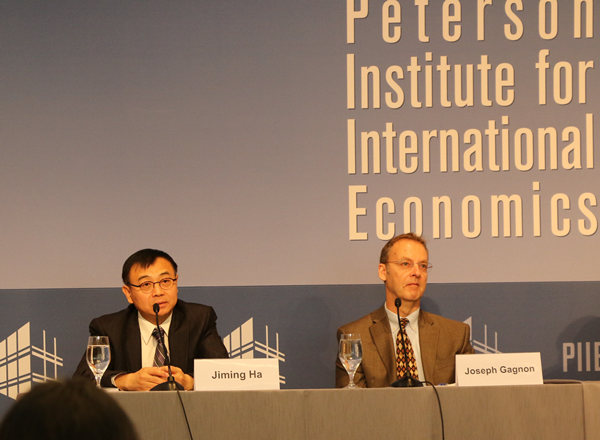 Economists defend China's currency policy