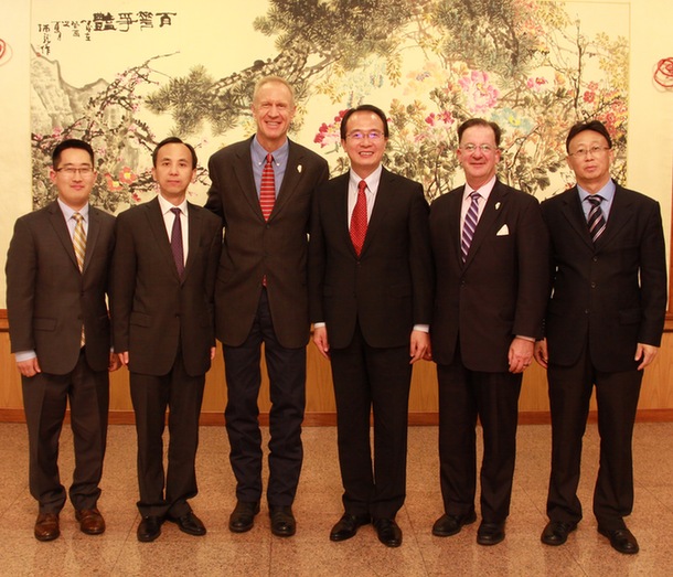 Illinois Governor Rauner to visit China to strengthen trade ties