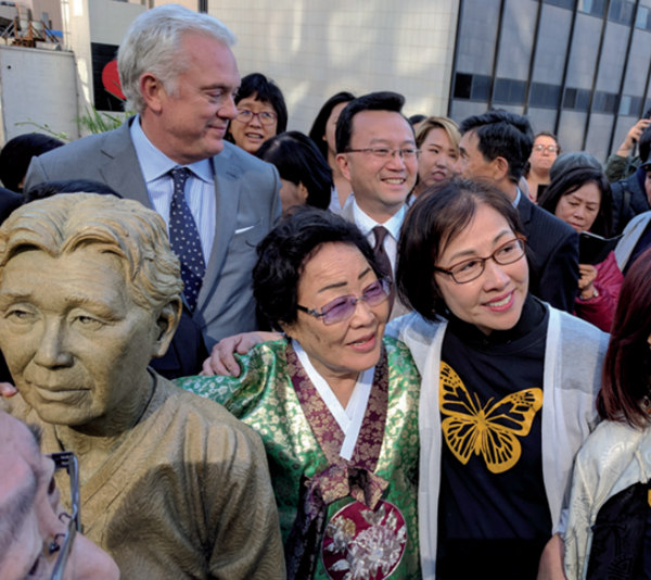 San Francisco unveils memorial to 'comfort women'