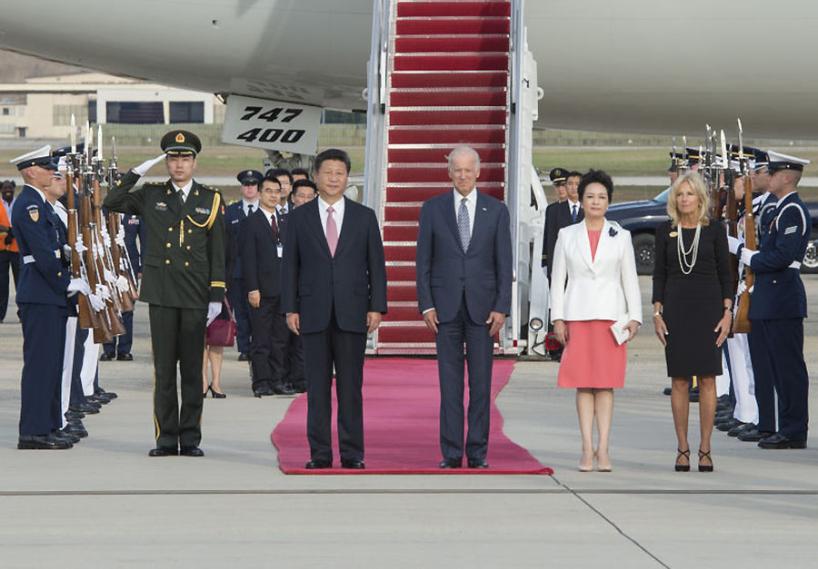 President Xi welcomed by Obama as he arrives in Washington DC