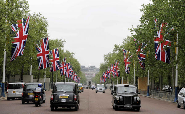 UK heats up for big royal wedding