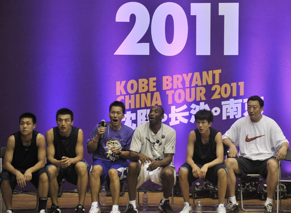 Kobe wows fans during China Tour